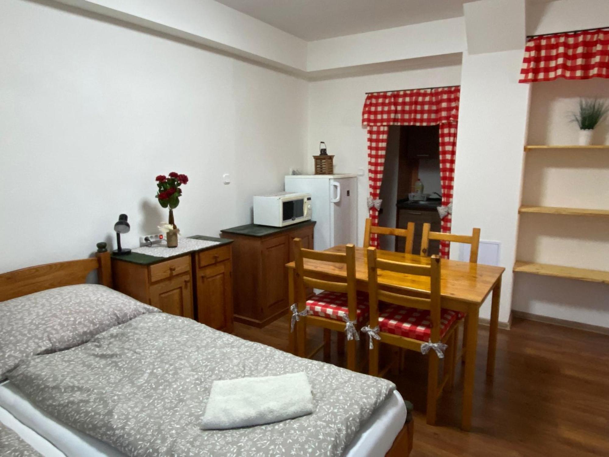 Apartmany U Rybnika เชสกี้ครุมลอฟ ภายนอก รูปภาพ